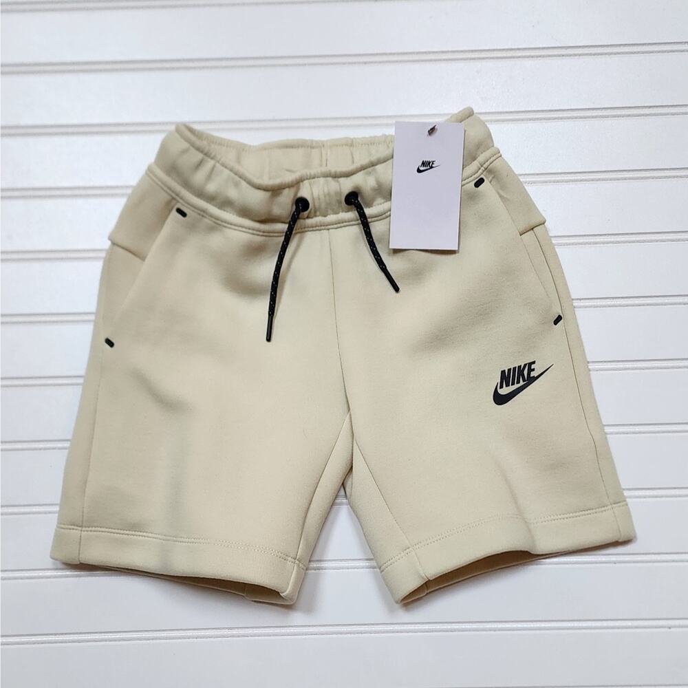 NWT Nike Boys Sportswear Tech Fleece Shorts Size XS Light Khaki/Black